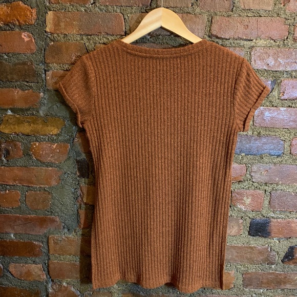 Forever 21 Side Split Ribbed Shirt - Picture 2 of 4